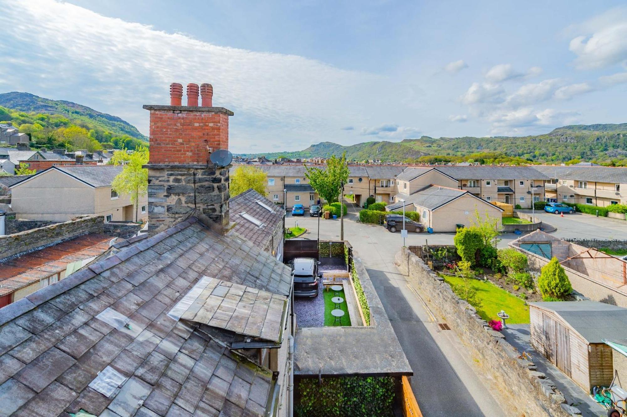 Snowdon House, 8 Bedrooms, Sleep 16, Close To Blackrock Sand Porthmadog Kültér fotó